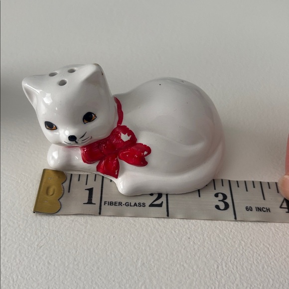 Vintage Mid-Century Ceramic Kitten/Cat Salt & Pepper Shakers, Red Bow Detail - Picture 16 of 16